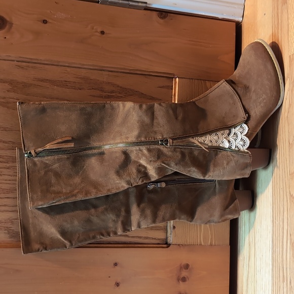 Women's faux-suede women's zip up boots with lace detail - Picture 2 of 3